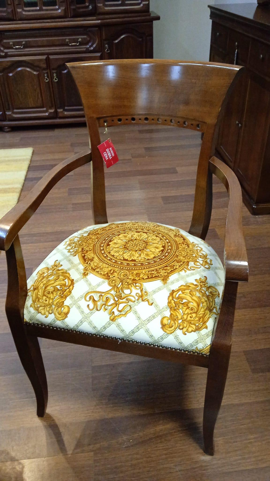 Krzesło z podłokietnikami 132K (2)