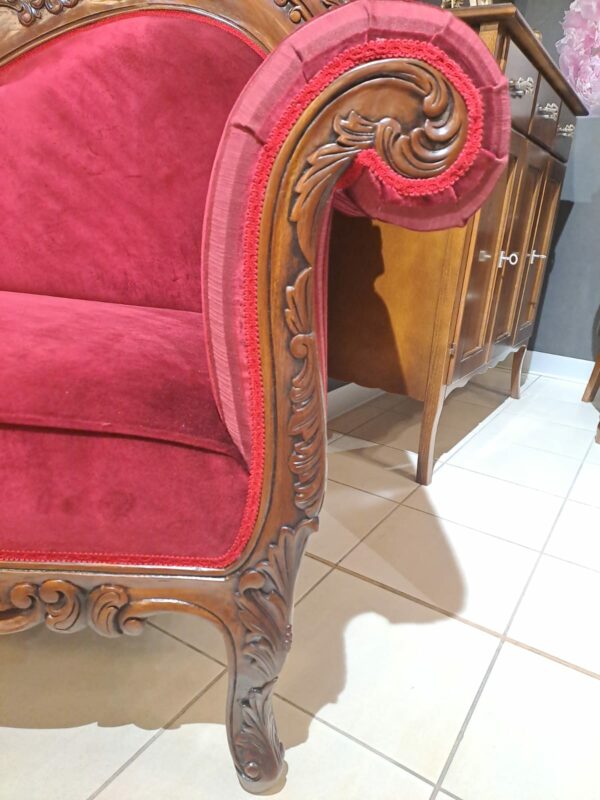 Szezlong 323/K  to mebel włoskiej produkcji, wykonany z litego drewna bukowego.
