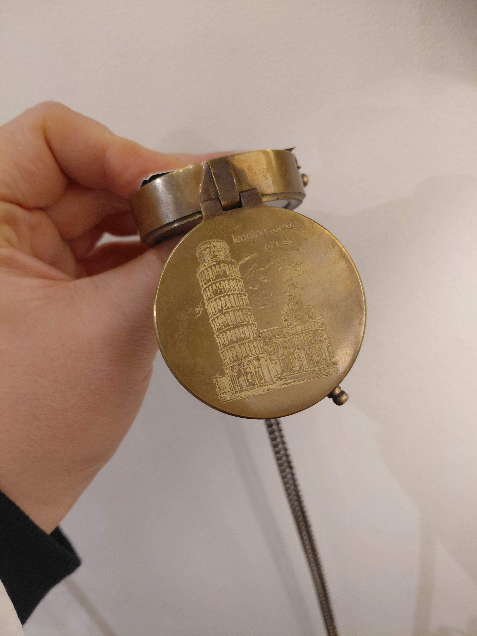 mosiężny kompas z łańcuszkiem (5)