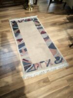 Dywan wełniany Indo Nepal 136x72 Wielokolorowe boki, środek beż (1)