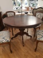 Stół 306K okrągły w kolorze orzecha