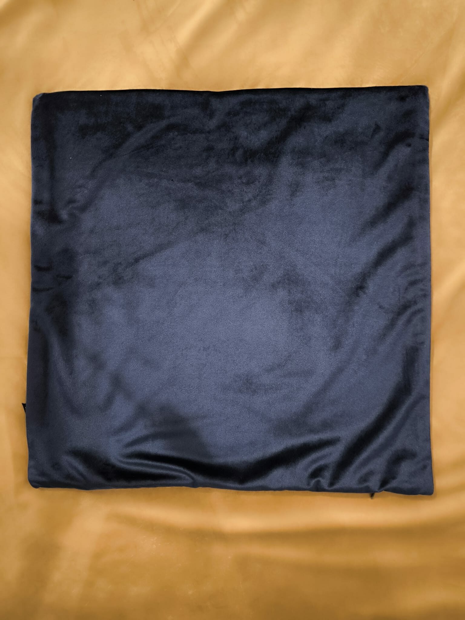 Tył poduszki z tkaniny welurowej (1)