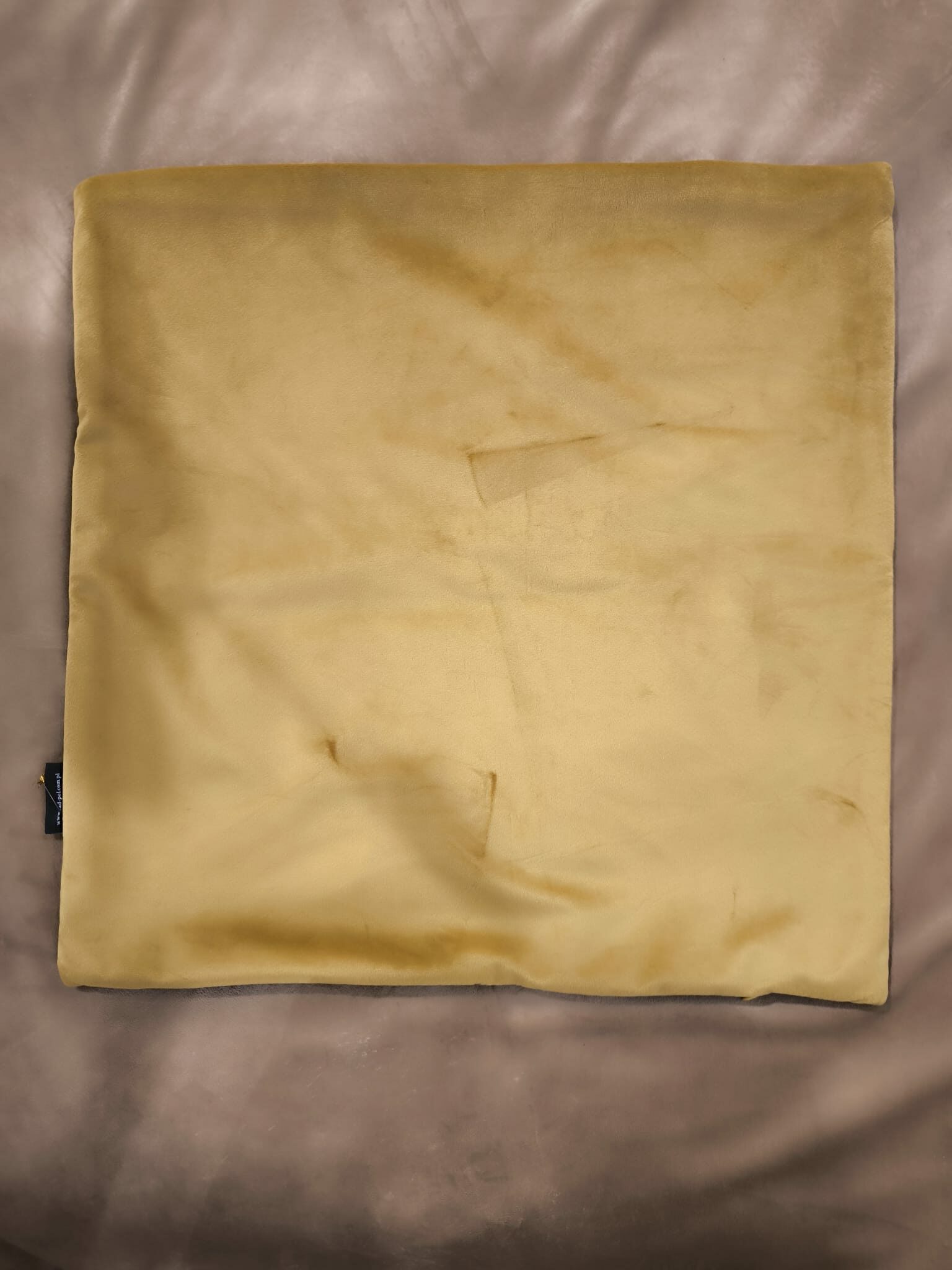 Tył poduszki z tkaniny welurowej (3)