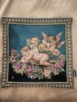 poduszka z motywem aniołków gobelinowa, tył z tkaniny welurowej zielone