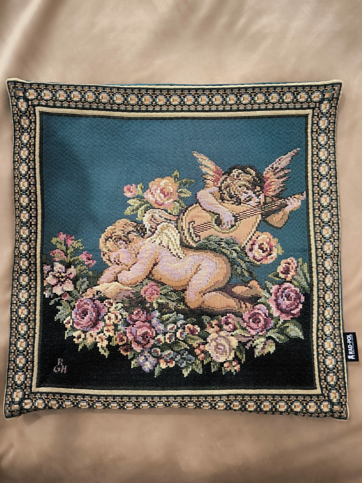 poduszka z motywem aniołków gobelinowa, tył z tkaniny welurowej zielone