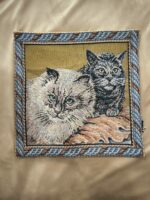 poduszka z motywem kotów gobelinowa, tył z tkaniny welurowej (2)
