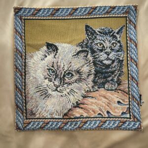 poduszka z motywem kotów gobelinowa, tył z tkaniny welurowej (2)