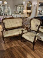 218K zestaw sofa i fotel w jasnej kwiecistej tkaninie