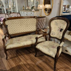 218K zestaw sofa i fotel w jasnej kwiecistej tkaninie