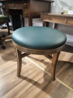 Puf Obrotowy w zielonej skórze naturalnej , drewno odcień sredni orzech (2)