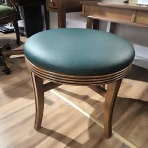 Puf Obrotowy w zielonej skórze naturalnej , drewno odcień sredni orzech (2)