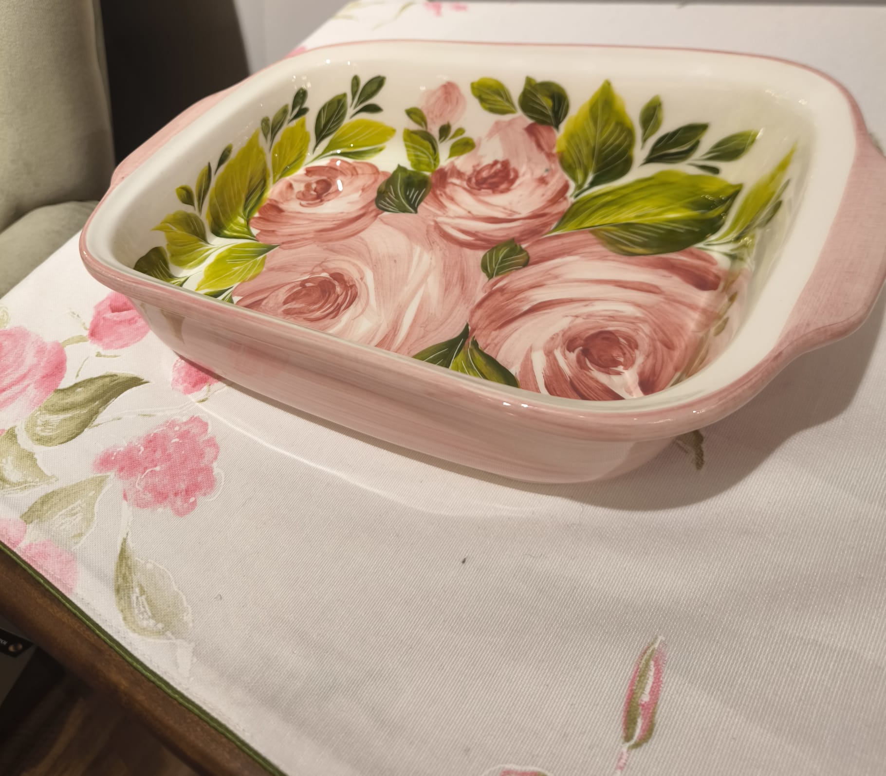 Taca Rose prostokątna, głęboka, rózowa na zewnątrz wewnątrz róże i zielone liście (1)