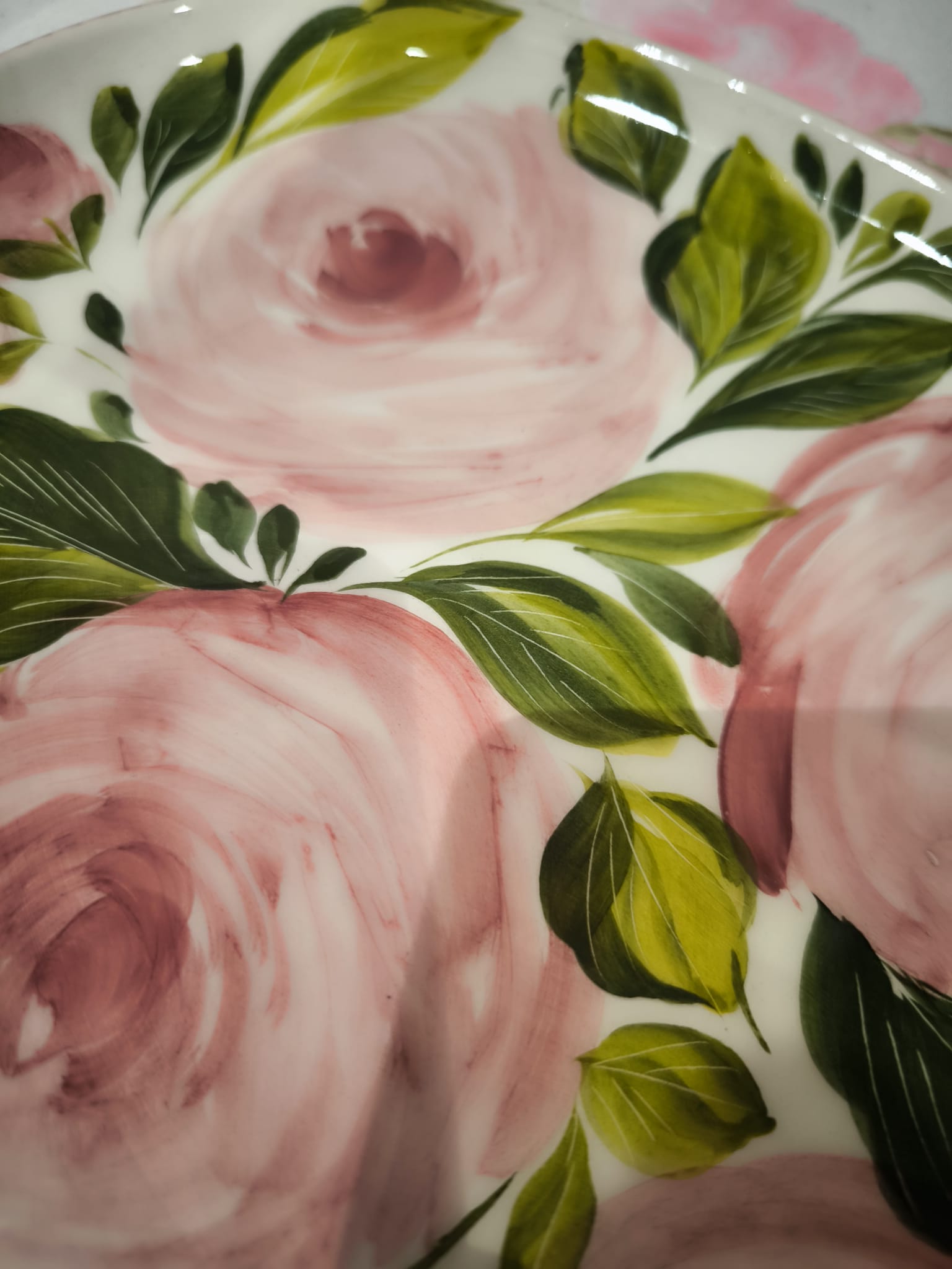 Talerz Rose podłużny, rózowy na zewnątrz wewnątrz róże i zielone liście 2