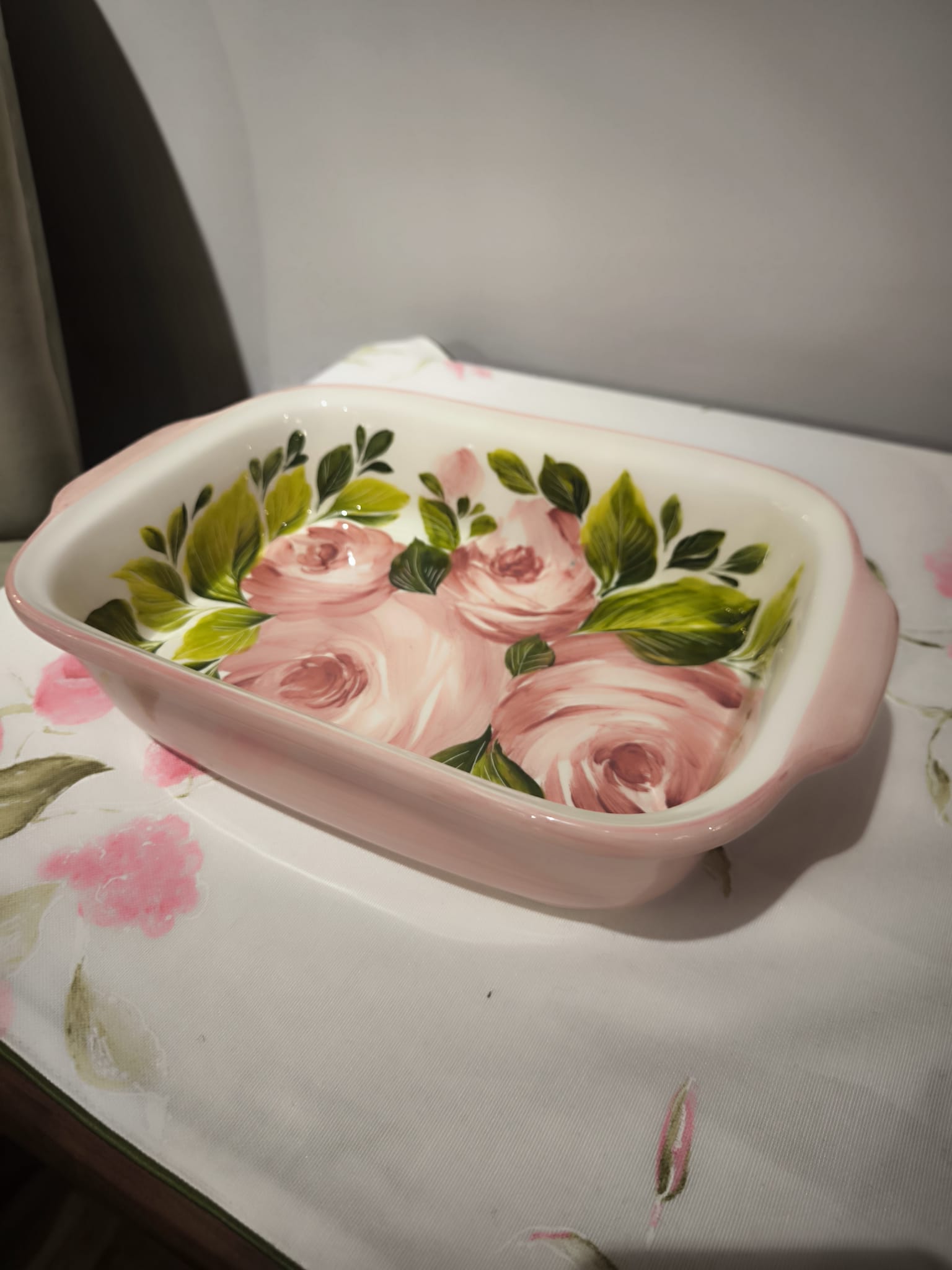 Taca Rose prostokątna, głęboka, rózowa na zewnątrz wewnątrz róże i zielone liście