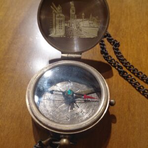 mosiężny kompas z łańcuszkiem (7)