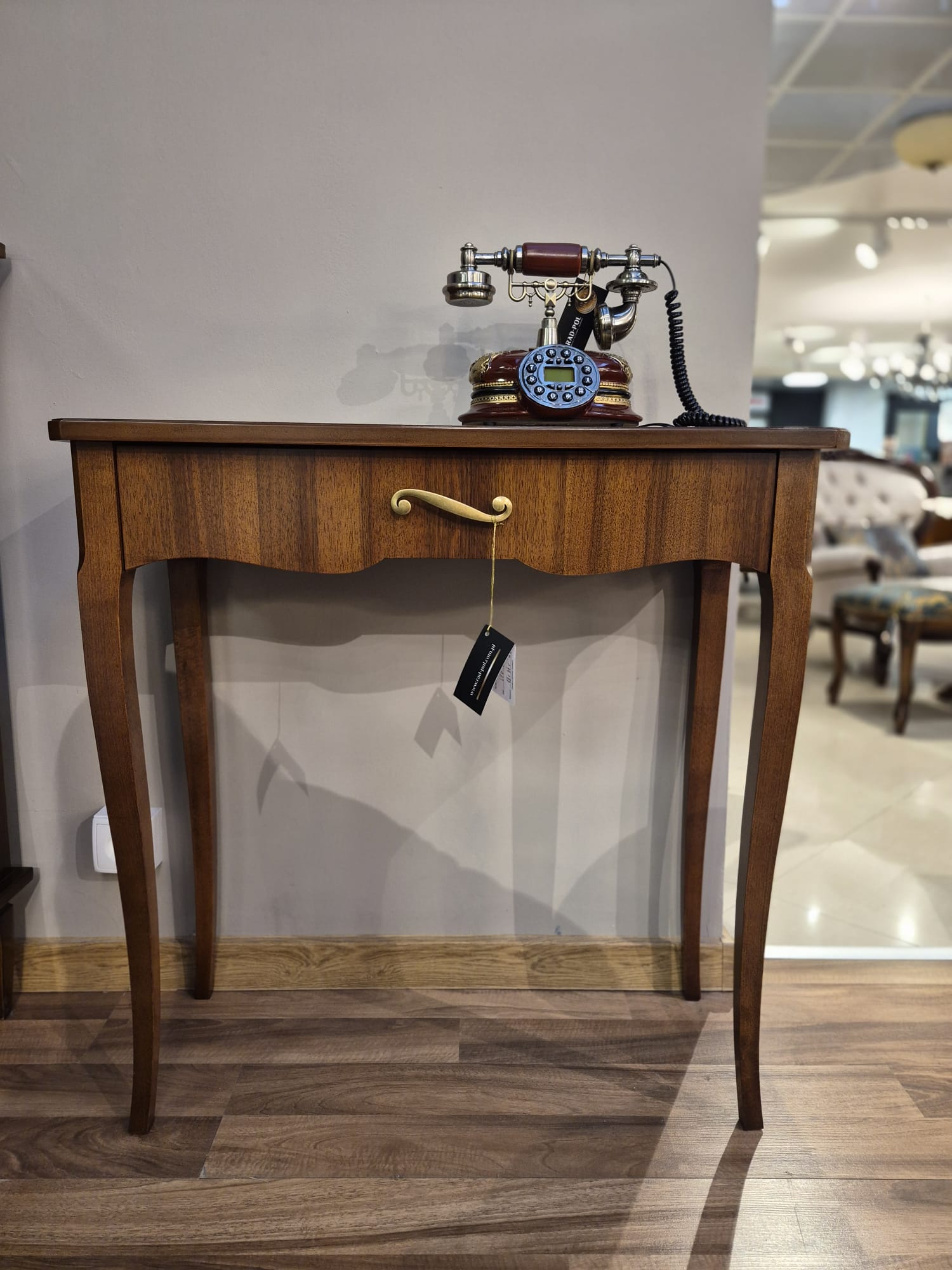 włoska konsola LE V3123A 01