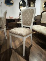 60K krzesło , drewno białe, tkanina złota w romby (1)