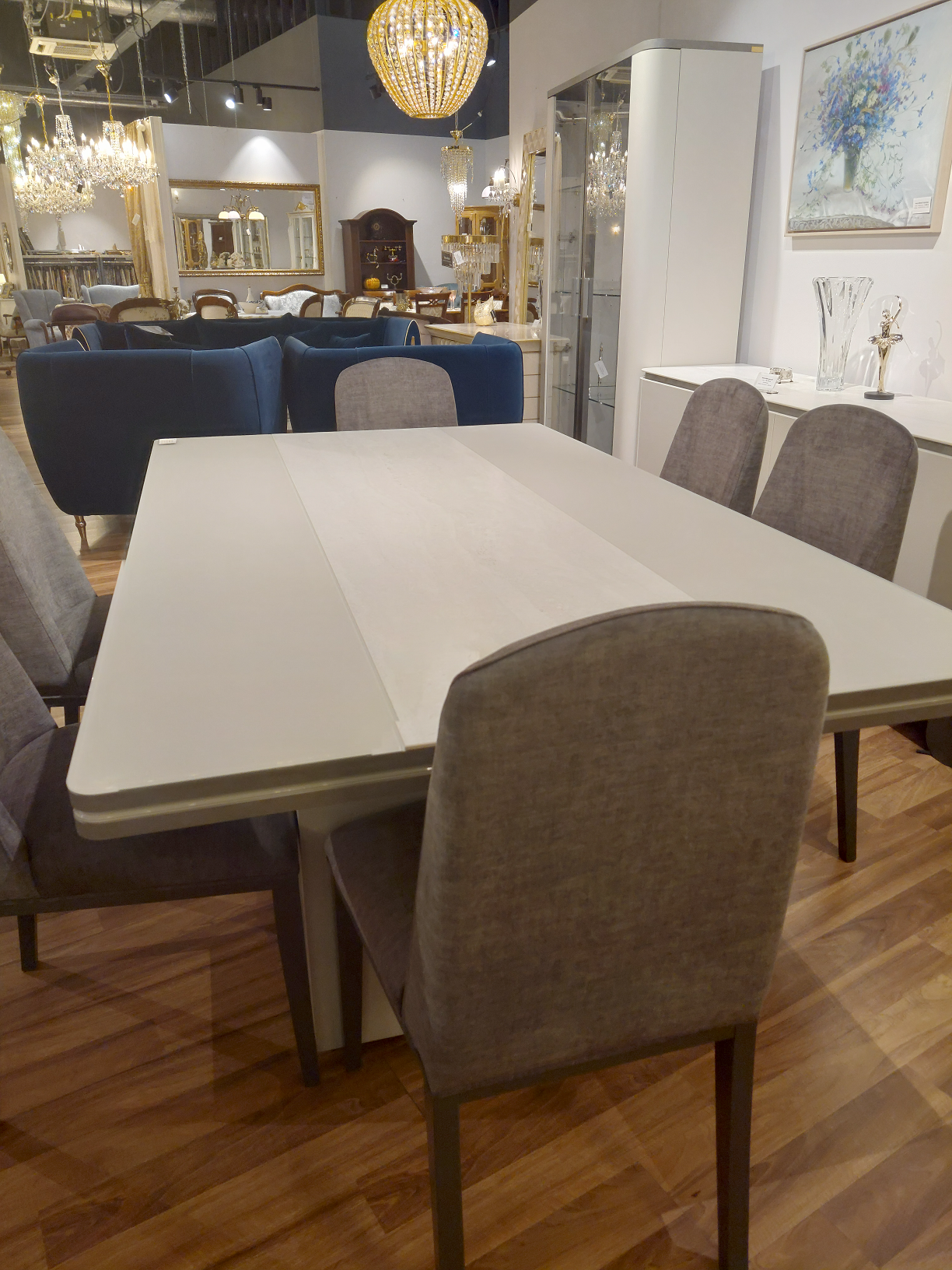 PERLA Jadalnia w jasno szarym kolorze, gres polerowany imitujący trawertyn. (3)a