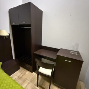 Szafa, biurko, krzesło Compact