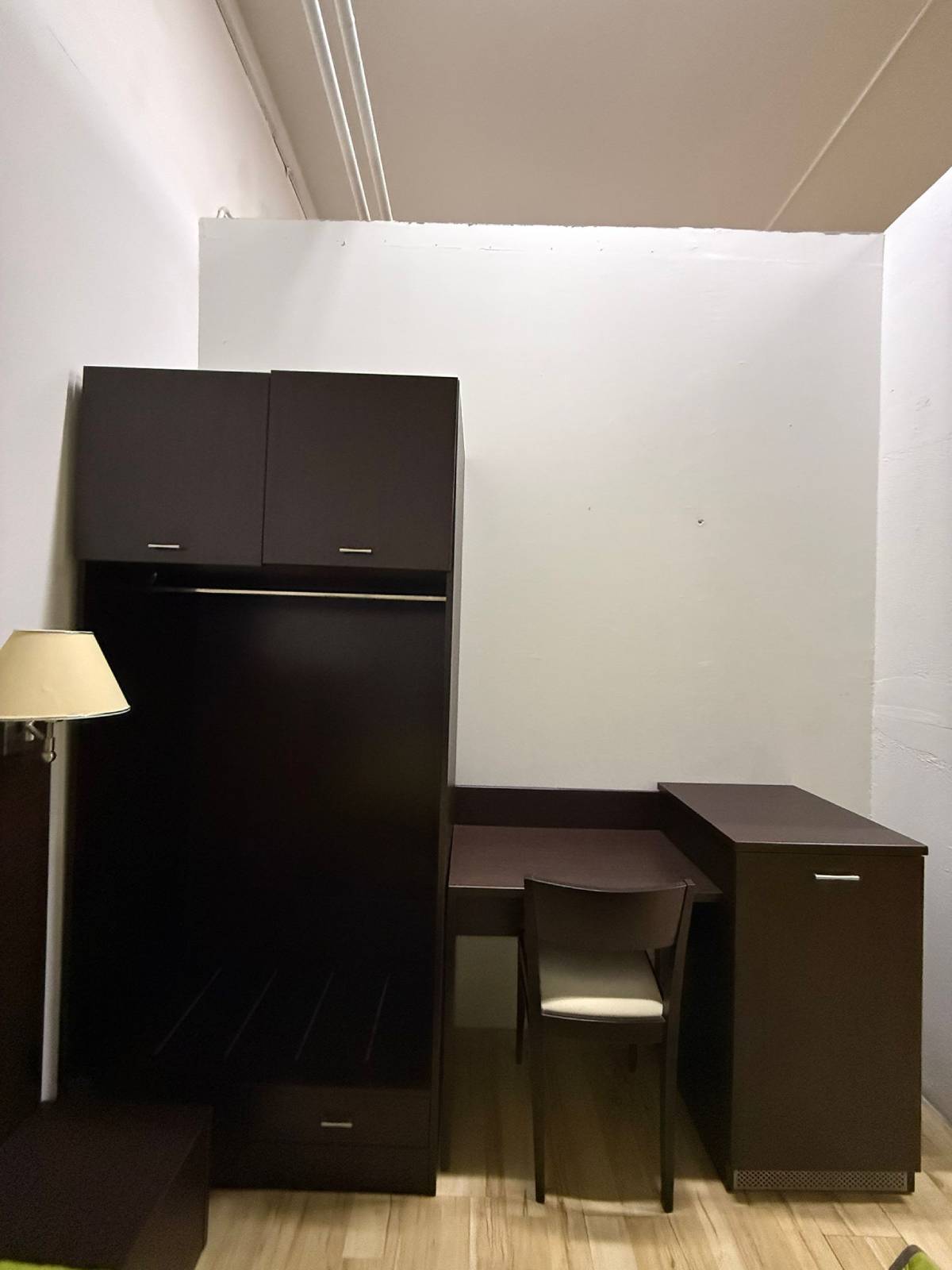 Szafa, biurko, krzesło Compact (4)