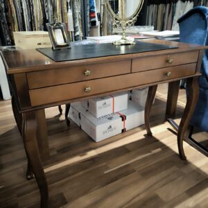 Toaletka KR średni orzech, trzy szufladki, jedna ługa i dwie krótkie (3)