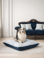 Błękitna poduszka dla psa lub kota.