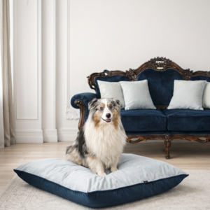 Błękitna poduszka dla psa lub kota.