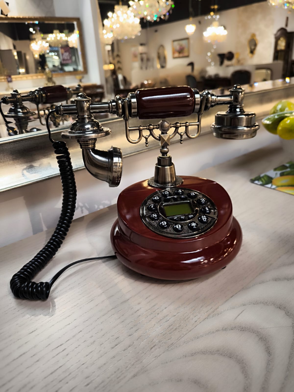 Telefon Retro Warszawa w drewnie kolor wiśnia z elementami w kolorze mosiądzu (4)