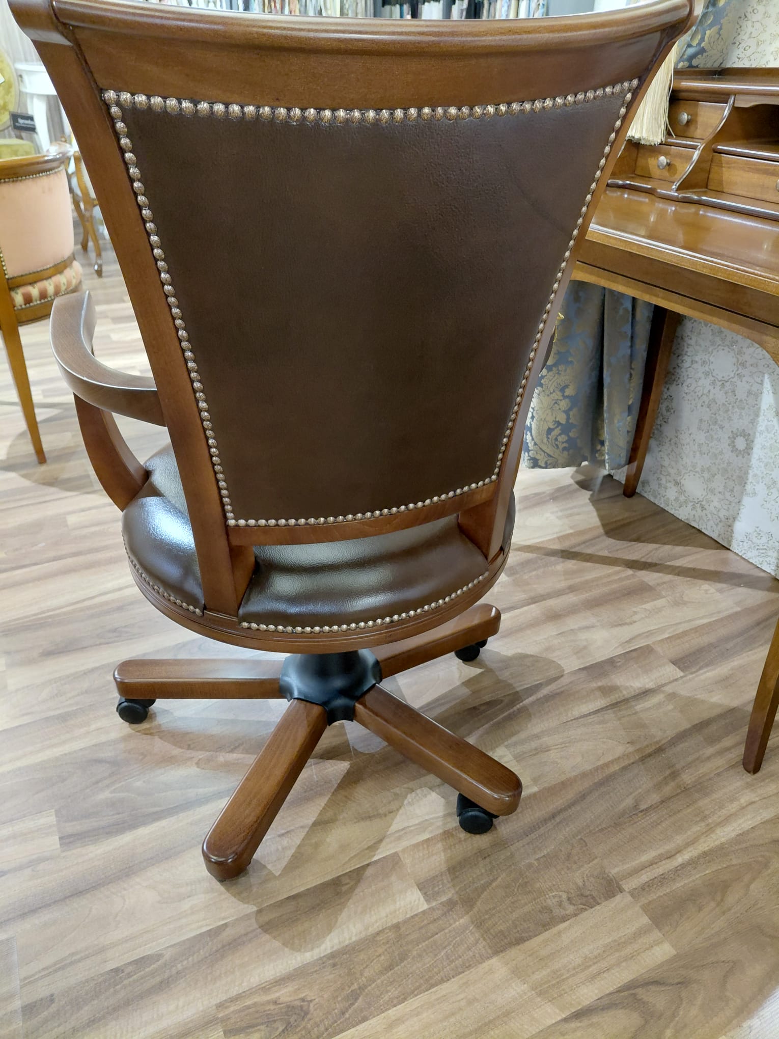 Fotelik obrotowy TAR 5120 tył